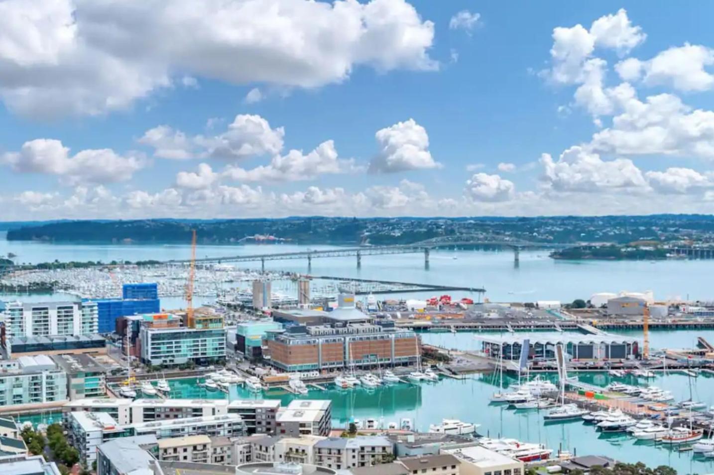 Top Floor Harbour View And Skytower View Apartment In Cbd Auckland Exterior photo