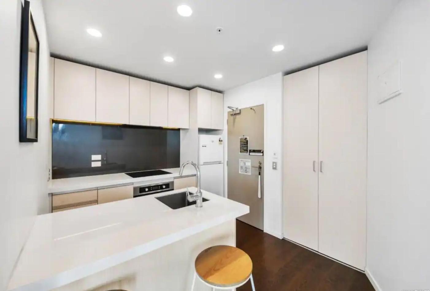 Top Floor Harbour View And Skytower View Apartment In Cbd Auckland Exterior photo