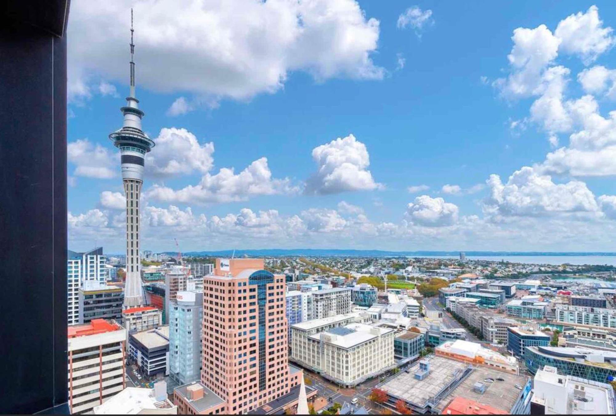 Top Floor Harbour View And Skytower View Apartment In Cbd Auckland Exterior photo