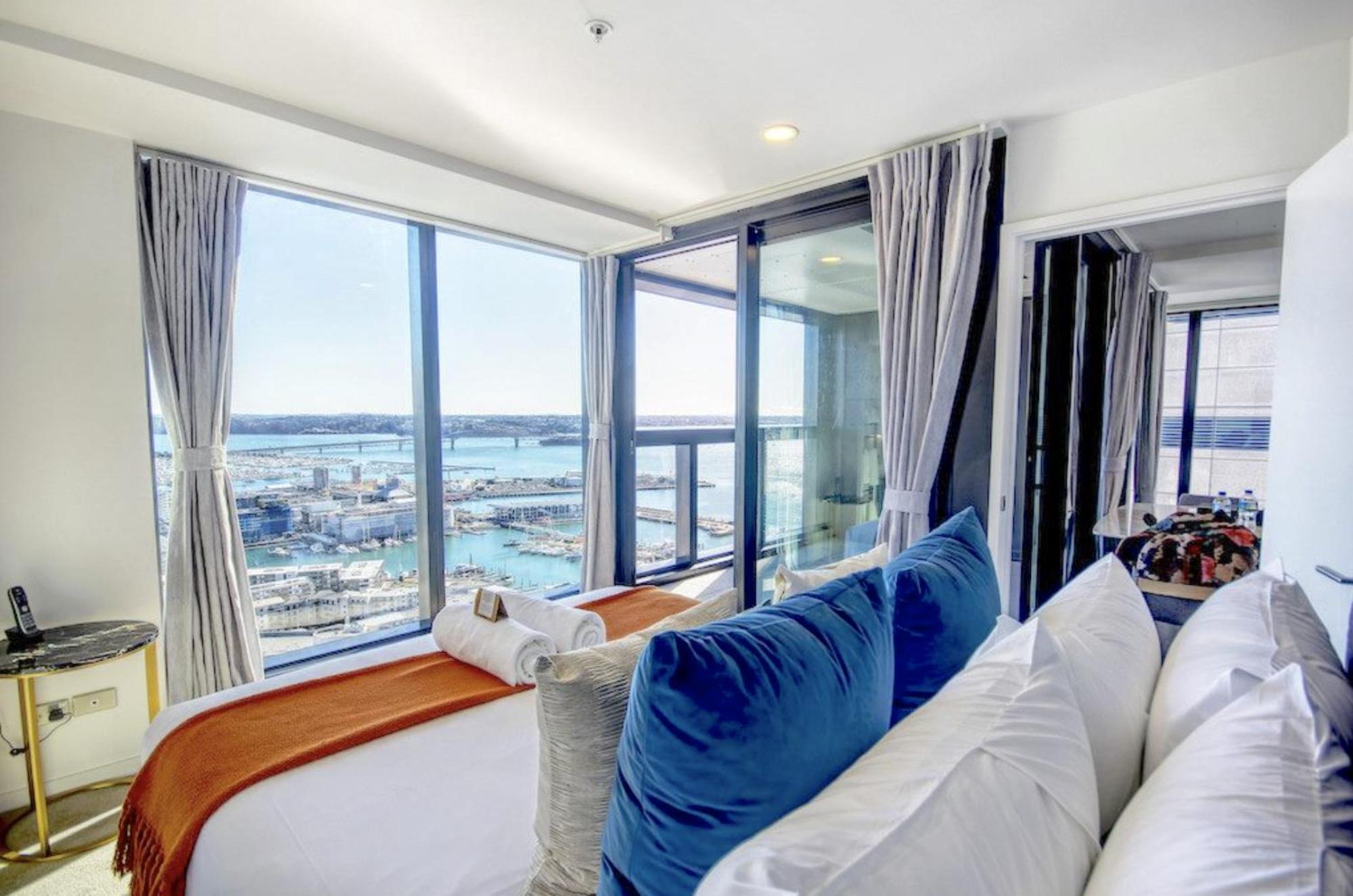 Top Floor Harbour View And Skytower View Apartment In Cbd Auckland Exterior photo