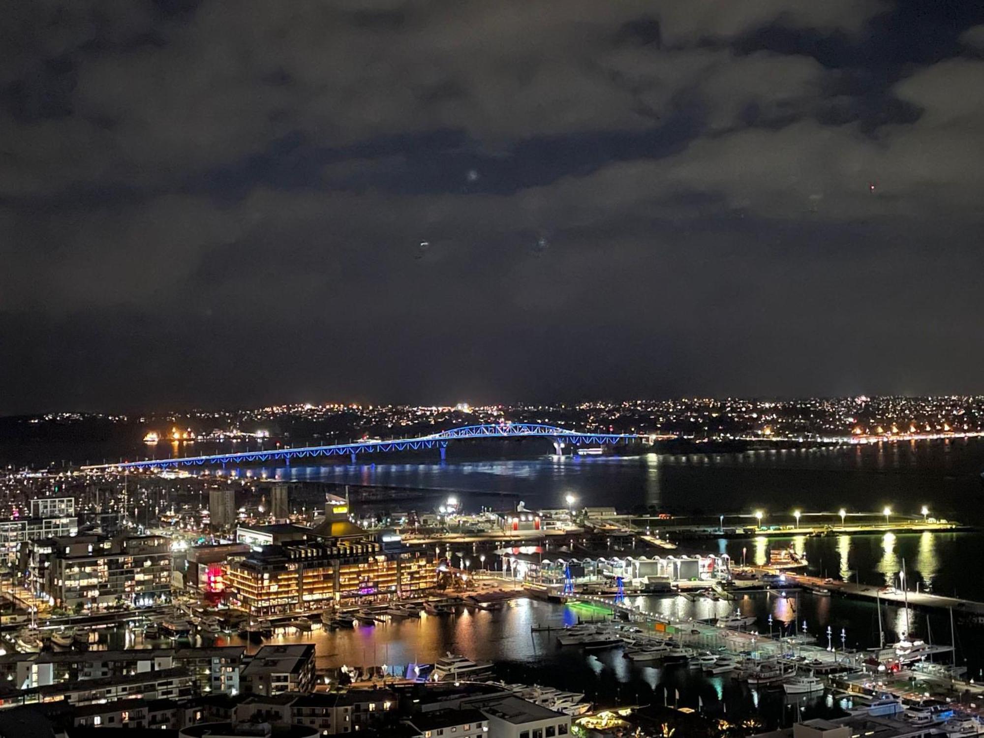 Top Floor Harbour View And Skytower View Apartment In Cbd Auckland Exterior photo